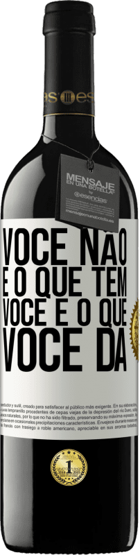 39,95 € Envio grátis | Vinho tinto Edição RED MBE Reserva Você não é o que tem. Você é o que você dá Etiqueta Branca. Etiqueta personalizável Reserva 12 Meses Colheita 2015 Tempranillo