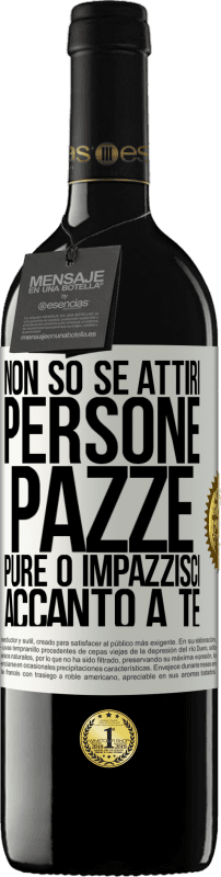 39,95 € Spedizione Gratuita | Vino rosso Edizione RED MBE Riserva Non so se attiri persone pazze pure o impazzisci accanto a te Etichetta Bianca. Etichetta personalizzabile Riserva 12 Mesi Raccogliere 2015 Tempranillo