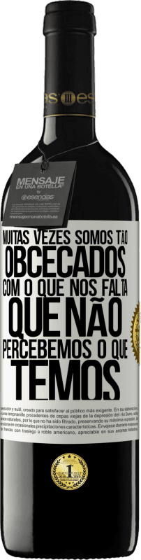 39,95 € Envio grátis | Vinho tinto Edição RED MBE Reserva Muitas vezes somos tão obcecados com o que nos falta, que não percebemos o que temos Etiqueta Branca. Etiqueta personalizável Reserva 12 Meses Colheita 2015 Tempranillo