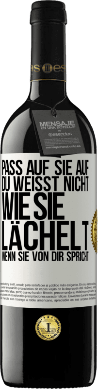 39,95 € Kostenloser Versand | Rotwein RED Ausgabe MBE Reserve Pass auf sie auf. Du weißt nicht, wie sie lächelt, wenn sie von dir spricht Weißes Etikett. Anpassbares Etikett Reserve 12 Monate Ernte 2015 Tempranillo