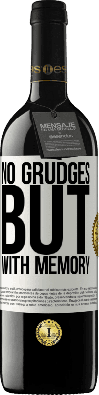 39,95 € 送料無料 | 赤ワイン REDエディション MBE 予約する Grみはありませんが、記憶力があります ホワイトラベル. カスタマイズ可能なラベル 予約する 12 月 収穫 2016 Tempranillo