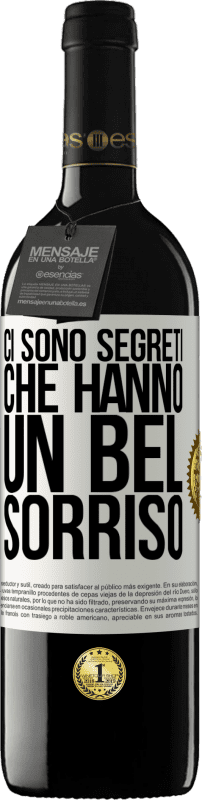 39,95 € Spedizione Gratuita | Vino rosso Edizione RED MBE Riserva Ci sono segreti che hanno un bel sorriso Etichetta Bianca. Etichetta personalizzabile Riserva 12 Mesi Raccogliere 2015 Tempranillo