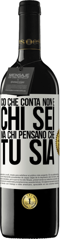 39,95 € Spedizione Gratuita | Vino rosso Edizione RED MBE Riserva Ciò che conta non è chi sei, ma chi pensano che tu sia Etichetta Bianca. Etichetta personalizzabile Riserva 12 Mesi Raccogliere 2015 Tempranillo