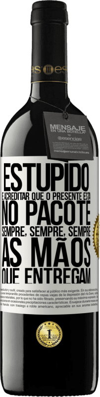 39,95 € Envio grátis | Vinho tinto Edição RED MBE Reserva Estúpido é acreditar que o presente está no pacote. Sempre, sempre, sempre as mãos que entregam Etiqueta Branca. Etiqueta personalizável Reserva 12 Meses Colheita 2015 Tempranillo