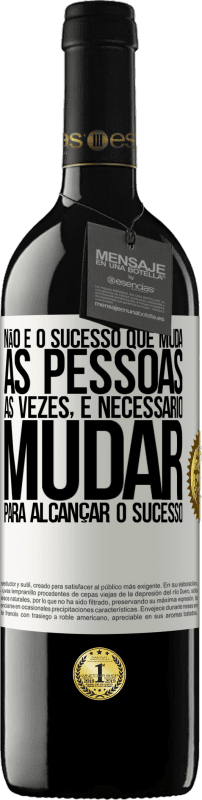 39,95 € Envio grátis | Vinho tinto Edição RED MBE Reserva Não é o sucesso que muda as pessoas. Às vezes, é necessário mudar para alcançar o sucesso Etiqueta Branca. Etiqueta personalizável Reserva 12 Meses Colheita 2015 Tempranillo