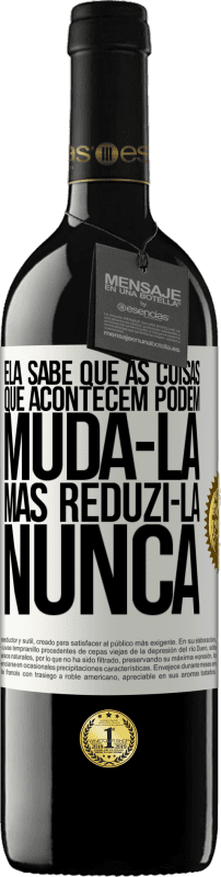 39,95 € Envio grátis | Vinho tinto Edição RED MBE Reserva Ela sabe que as coisas que acontecem podem mudá-la, mas reduzi-la, nunca Etiqueta Branca. Etiqueta personalizável Reserva 12 Meses Colheita 2015 Tempranillo