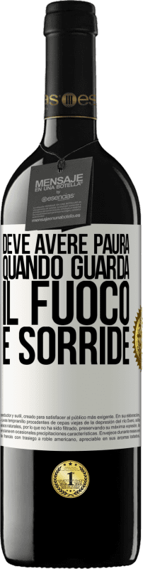 39,95 € Spedizione Gratuita | Vino rosso Edizione RED MBE Riserva Deve avere paura quando guarda il fuoco e sorride Etichetta Bianca. Etichetta personalizzabile Riserva 12 Mesi Raccogliere 2016 Tempranillo