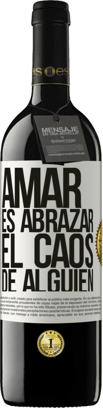 39,95 € Envío gratis | Vino Tinto Edición RED MBE Reserva Amar es abrazar el caos de alguien Etiqueta Blanca. Etiqueta personalizable Reserva 12 Meses Cosecha 2015 Tempranillo