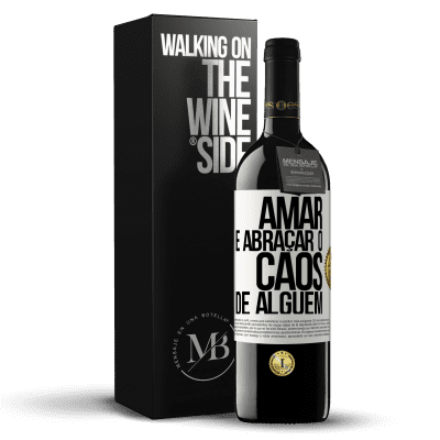 «Amar é abraçar o caos de alguém» Edição RED MBE Reserva