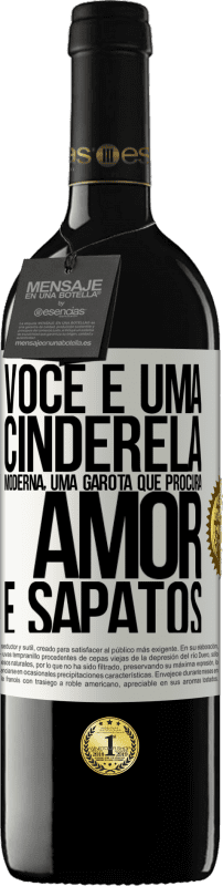 39,95 € Envio grátis | Vinho tinto Edição RED MBE Reserva Você é uma cinderela moderna, uma garota que procura amor e sapatos Etiqueta Branca. Etiqueta personalizável Reserva 12 Meses Colheita 2016 Tempranillo