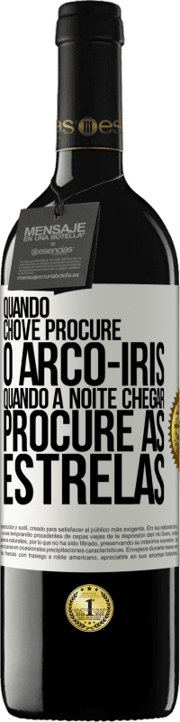 39,95 € Envio grátis | Vinho tinto Edição RED MBE Reserva Quando chove, procure o arco-íris, quando a noite chegar, procure as estrelas Etiqueta Branca. Etiqueta personalizável Reserva 12 Meses Colheita 2015 Tempranillo