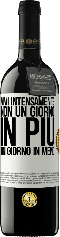 39,95 € Spedizione Gratuita | Vino rosso Edizione RED MBE Riserva Vivi intensamente, non un giorno in più, un giorno in meno Etichetta Bianca. Etichetta personalizzabile Riserva 12 Mesi Raccogliere 2015 Tempranillo