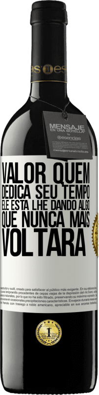 39,95 € Envio grátis | Vinho tinto Edição RED MBE Reserva Valor quem dedica seu tempo. Ele está lhe dando algo que nunca mais voltará Etiqueta Branca. Etiqueta personalizável Reserva 12 Meses Colheita 2015 Tempranillo