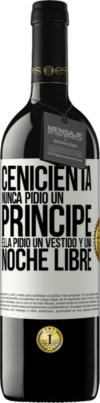 39,95 € Envío gratis | Vino Tinto Edición RED MBE Reserva Cenicienta nunca pidió un príncipe. Ella pidió un vestido y una noche libre Etiqueta Blanca. Etiqueta personalizable Reserva 12 Meses Cosecha 2015 Tempranillo