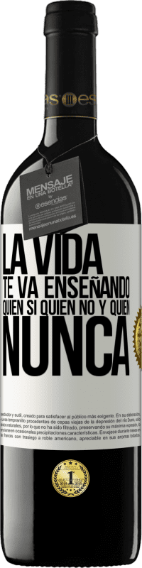 39,95 € Envío gratis | Vino Tinto Edición RED MBE Reserva La vida te va enseñando quién sí, quién no y quién nunca Etiqueta Blanca. Etiqueta personalizable Reserva 12 Meses Cosecha 2015 Tempranillo