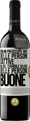 39,95 € Spedizione Gratuita | Vino rosso Edizione RED MBE Riserva Non mi preoccupo tanto delle persone cattive, ma del terribile silenzio delle persone buone Etichetta Bianca. Etichetta personalizzabile Riserva 12 Mesi Raccogliere 2015 Tempranillo