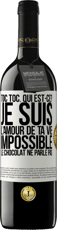 39,95 € Envoi gratuit | Vin rouge Édition RED MBE Réserve Toc Toc. Qui est-ce? Je suis l'amour de ta vie. Impossible, le chocolat ne parle pas Étiquette Blanche. Étiquette personnalisable Réserve 12 Mois Récolte 2015 Tempranillo