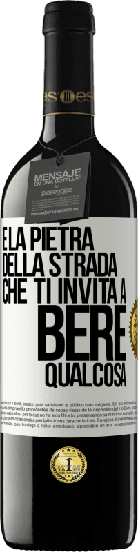 39,95 € Spedizione Gratuita | Vino rosso Edizione RED MBE Riserva E la pietra della strada che ti invita a bere qualcosa Etichetta Bianca. Etichetta personalizzabile Riserva 12 Mesi Raccogliere 2014 Tempranillo