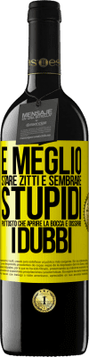 39,95 € Spedizione Gratuita | Vino rosso Edizione RED MBE Riserva È meglio stare zitti e sembrare stupidi, piuttosto che aprire la bocca e dissipare i dubbi Etichetta Gialla. Etichetta personalizzabile Riserva 12 Mesi Raccogliere 2015 Tempranillo