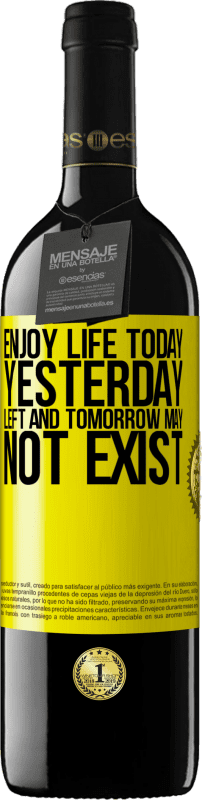 39,95 € 送料無料 | 赤ワイン REDエディション MBE 予約する 今日の生活をお楽しみください。昨日は残り、明日は存在しない可能性があります 黄色のラベル. カスタマイズ可能なラベル 予約する 12 月 収穫 2016 Tempranillo