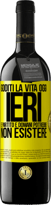 39,95 € Spedizione Gratuita | Vino rosso Edizione RED MBE Riserva Goditi la vita oggi ieri è partito e domani potrebbe non esistere Etichetta Gialla. Etichetta personalizzabile Riserva 12 Mesi Raccogliere 2014 Tempranillo