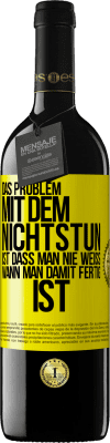 39,95 € Kostenloser Versand | Rotwein RED Ausgabe MBE Reserve Das Problem mit dem Nichtstun ist, dass man nie weiß, wann man damit fertig ist Gelbes Etikett. Anpassbares Etikett Reserve 12 Monate Ernte 2014 Tempranillo