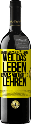 39,95 € Kostenloser Versand | Rotwein RED Ausgabe MBE Reserve Höre niemals auf zu lernen, weil das Leben niemals aufhört zu lehren Gelbes Etikett. Anpassbares Etikett Reserve 12 Monate Ernte 2015 Tempranillo