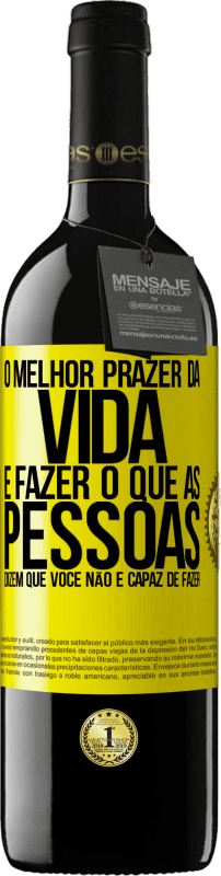 39,95 € Envio grátis | Vinho tinto Edição RED MBE Reserva O melhor prazer da vida é fazer o que as pessoas dizem que você não é capaz de fazer Etiqueta Amarela. Etiqueta personalizável Reserva 12 Meses Colheita 2015 Tempranillo