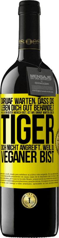 39,95 € Kostenloser Versand | Rotwein RED Ausgabe MBE Reserve Daruaf warten, dass das Leben dich gut behandelt, weil du ein guter Mensch bist, ist wie darauf warten, dass ein Tiger dich nich Gelbes Etikett. Anpassbares Etikett Reserve 12 Monate Ernte 2016 Tempranillo