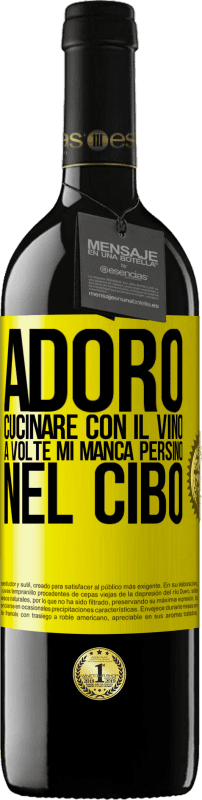 39,95 € Spedizione Gratuita | Vino rosso Edizione RED MBE Riserva Adoro cucinare con il vino. A volte mi manca persino nel cibo Etichetta Gialla. Etichetta personalizzabile Riserva 12 Mesi Raccogliere 2015 Tempranillo