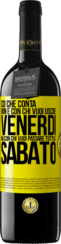 39,95 € Spedizione Gratuita | Vino rosso Edizione RED MBE Riserva Ciò che conta non è con chi vuoi uscire venerdì, ma con chi vuoi passare tutto il sabato Etichetta Gialla. Etichetta personalizzabile Riserva 12 Mesi Raccogliere 2015 Tempranillo