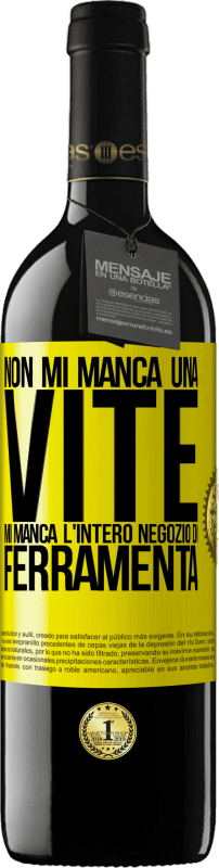 39,95 € Spedizione Gratuita | Vino rosso Edizione RED MBE Riserva Non mi manca una vite, mi manca l'intero negozio di ferramenta Etichetta Gialla. Etichetta personalizzabile Riserva 12 Mesi Raccogliere 2015 Tempranillo