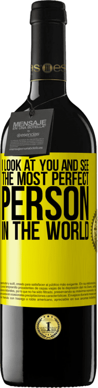 39,95 € Free Shipping | Red Wine RED Edition MBE Reserve I look at you and see the most perfect person in the world Yellow Label. Customizable label Reserve 12 Months Harvest 2015 Tempranillo