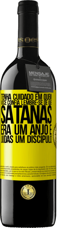 39,95 € Envio grátis | Vinho tinto Edição RED MBE Reserva Tenha cuidado em quem você confia. Lembre-se de que Satanás era um anjo e Judas um discípulo Etiqueta Amarela. Etiqueta personalizável Reserva 12 Meses Colheita 2016 Tempranillo