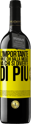 39,95 € Spedizione Gratuita | Vino rosso Edizione RED MBE Riserva L'importante non è chi balla meglio, ma chi si diverte di più Etichetta Gialla. Etichetta personalizzabile Riserva 12 Mesi Raccogliere 2016 Tempranillo