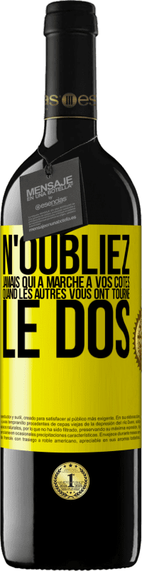 39,95 € Envoi gratuit | Vin rouge Édition RED MBE Réserve N'oubliez jamais qui a marché à vos côtés quand les autres vous ont tourné le dos Étiquette Jaune. Étiquette personnalisable Réserve 12 Mois Récolte 2015 Tempranillo