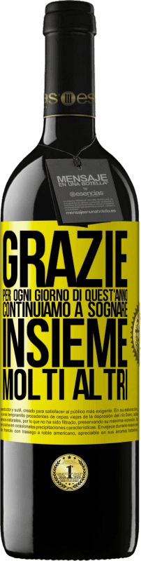 39,95 € Spedizione Gratuita | Vino rosso Edizione RED MBE Riserva Grazie per ogni giorno di quest'anno. Continuiamo a sognare insieme molti altri Etichetta Gialla. Etichetta personalizzabile Riserva 12 Mesi Raccogliere 2015 Tempranillo