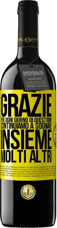 39,95 € Spedizione Gratuita | Vino rosso Edizione RED MBE Riserva Grazie per ogni giorno di quest'anno. Continuiamo a sognare insieme molti altri Etichetta Gialla. Etichetta personalizzabile Riserva 12 Mesi Raccogliere 2016 Tempranillo