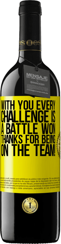39,95 € 送料無料 | 赤ワイン REDエディション MBE 予約する あなたとのすべての挑戦は勝った戦いです。チームの一員になってくれてありがとう！ 黄色のラベル. カスタマイズ可能なラベル 予約する 12 月 収穫 2014 Tempranillo