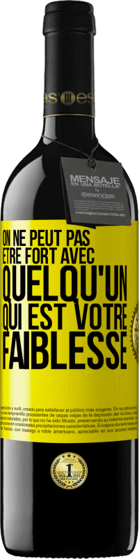 39,95 € Envoi gratuit | Vin rouge Édition RED MBE Réserve On ne peut pas être fort avec quelqu'un qui est votre faiblesse Étiquette Jaune. Étiquette personnalisable Réserve 12 Mois Récolte 2015 Tempranillo