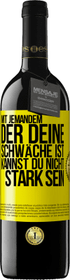 39,95 € Kostenloser Versand | Rotwein RED Ausgabe MBE Reserve Mit jemandem, der deine Schwäche ist, kannst du nicht stark sein Gelbes Etikett. Anpassbares Etikett Reserve 12 Monate Ernte 2015 Tempranillo