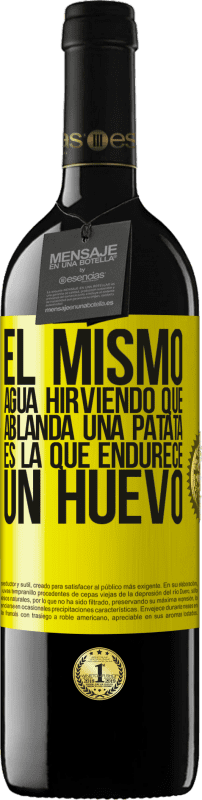 39,95 € Envío gratis | Vino Tinto Edición RED MBE Reserva El mismo agua hirviendo que ablanda una patata, es la que endurece un huevo Etiqueta Amarilla. Etiqueta personalizable Reserva 12 Meses Cosecha 2015 Tempranillo