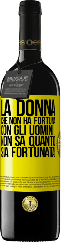 39,95 € Spedizione Gratuita | Vino rosso Edizione RED MBE Riserva La donna che non ha fortuna con gli uomini ... non sa quanto sia fortunata! Etichetta Gialla. Etichetta personalizzabile Riserva 12 Mesi Raccogliere 2015 Tempranillo