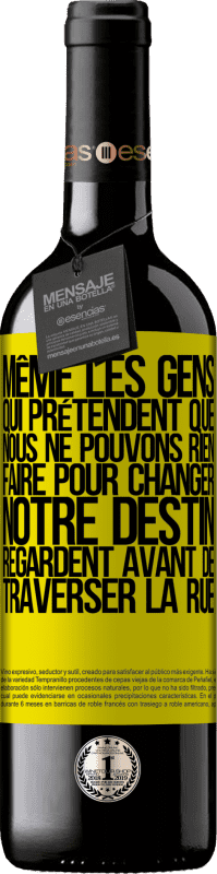 39,95 € Envoi gratuit | Vin rouge Édition RED MBE Réserve Même les gens qui prétendent que nous ne pouvons rien faire pour changer notre destin, regardent avant de traverser la rue Étiquette Jaune. Étiquette personnalisable Réserve 12 Mois Récolte 2015 Tempranillo