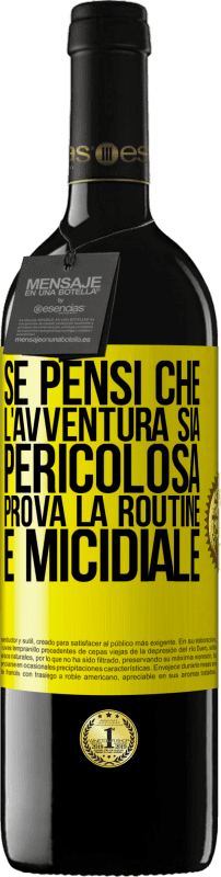 39,95 € Spedizione Gratuita | Vino rosso Edizione RED MBE Riserva Se pensi che l'avventura sia pericolosa, prova la routine. È micidiale Etichetta Gialla. Etichetta personalizzabile Riserva 12 Mesi Raccogliere 2015 Tempranillo