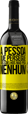 39,95 € Envio grátis | Vinho tinto Edição RED MBE Reserva A pessoa que persegue dois coelhos não pega nenhum Etiqueta Amarela. Etiqueta personalizável Reserva 12 Meses Colheita 2015 Tempranillo