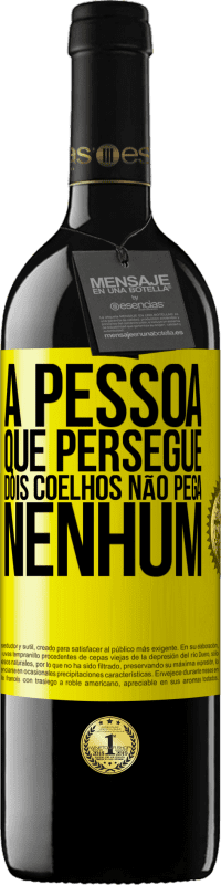 39,95 € Envio grátis | Vinho tinto Edição RED MBE Reserva A pessoa que persegue dois coelhos não pega nenhum Etiqueta Amarela. Etiqueta personalizável Reserva 12 Meses Colheita 2016 Tempranillo