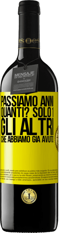 39,95 € Spedizione Gratuita | Vino rosso Edizione RED MBE Riserva Passiamo anni. Quanti? solo 1. Gli altri che abbiamo già avuto Etichetta Gialla. Etichetta personalizzabile Riserva 12 Mesi Raccogliere 2015 Tempranillo