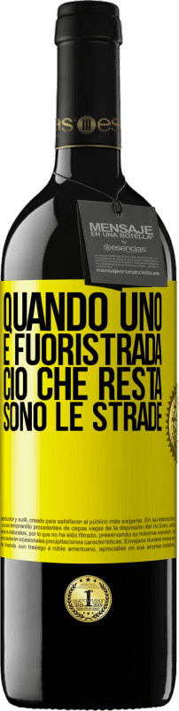 39,95 € Spedizione Gratuita | Vino rosso Edizione RED MBE Riserva Quando uno è fuoristrada, ciò che resta sono le strade Etichetta Gialla. Etichetta personalizzabile Riserva 12 Mesi Raccogliere 2015 Tempranillo