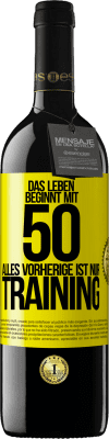 39,95 € Kostenloser Versand | Rotwein RED Ausgabe MBE Reserve Das Leben beginnt mit 50, alles Vorherige ist nur Training Gelbes Etikett. Anpassbares Etikett Reserve 12 Monate Ernte 2015 Tempranillo